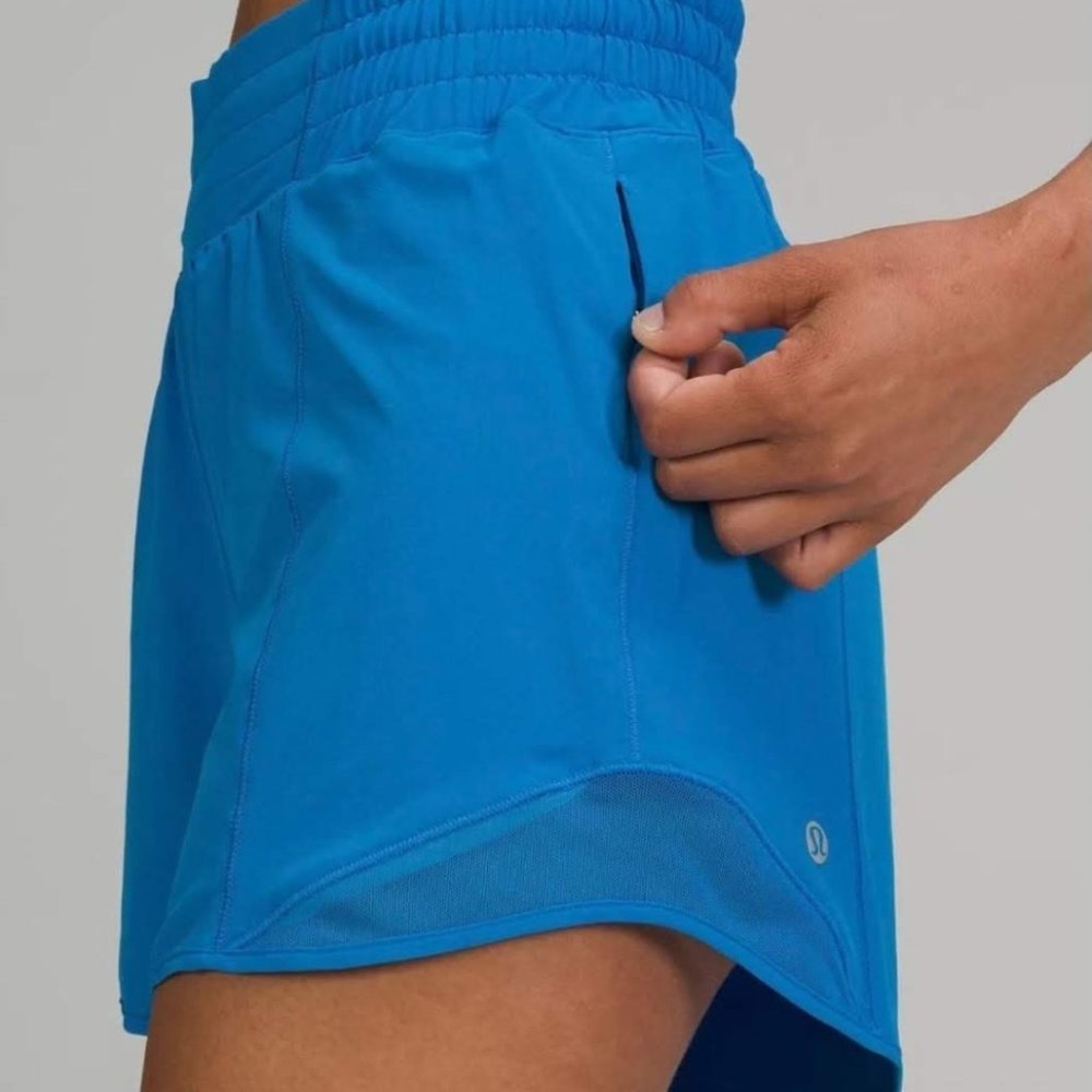 Lululemon Hotty hot high rise shorts size 6.  4” poolside.